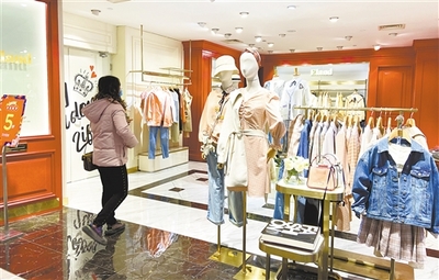 美邦杭州最大门店关闭 实体服装店如何转型?