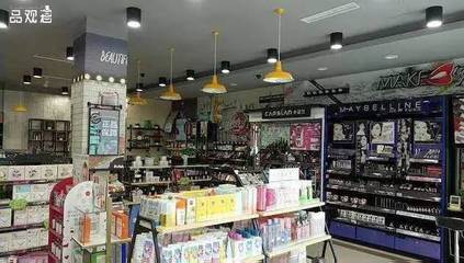 商道|他在沙漠开出12家化妆品店 还给顾客心理辅导